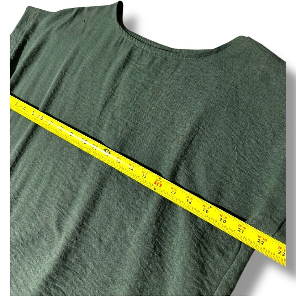 Casual Loose Fit Green Short Sleeve Boxy Top Accented with White Buttons in Back - Picture 10 of 15